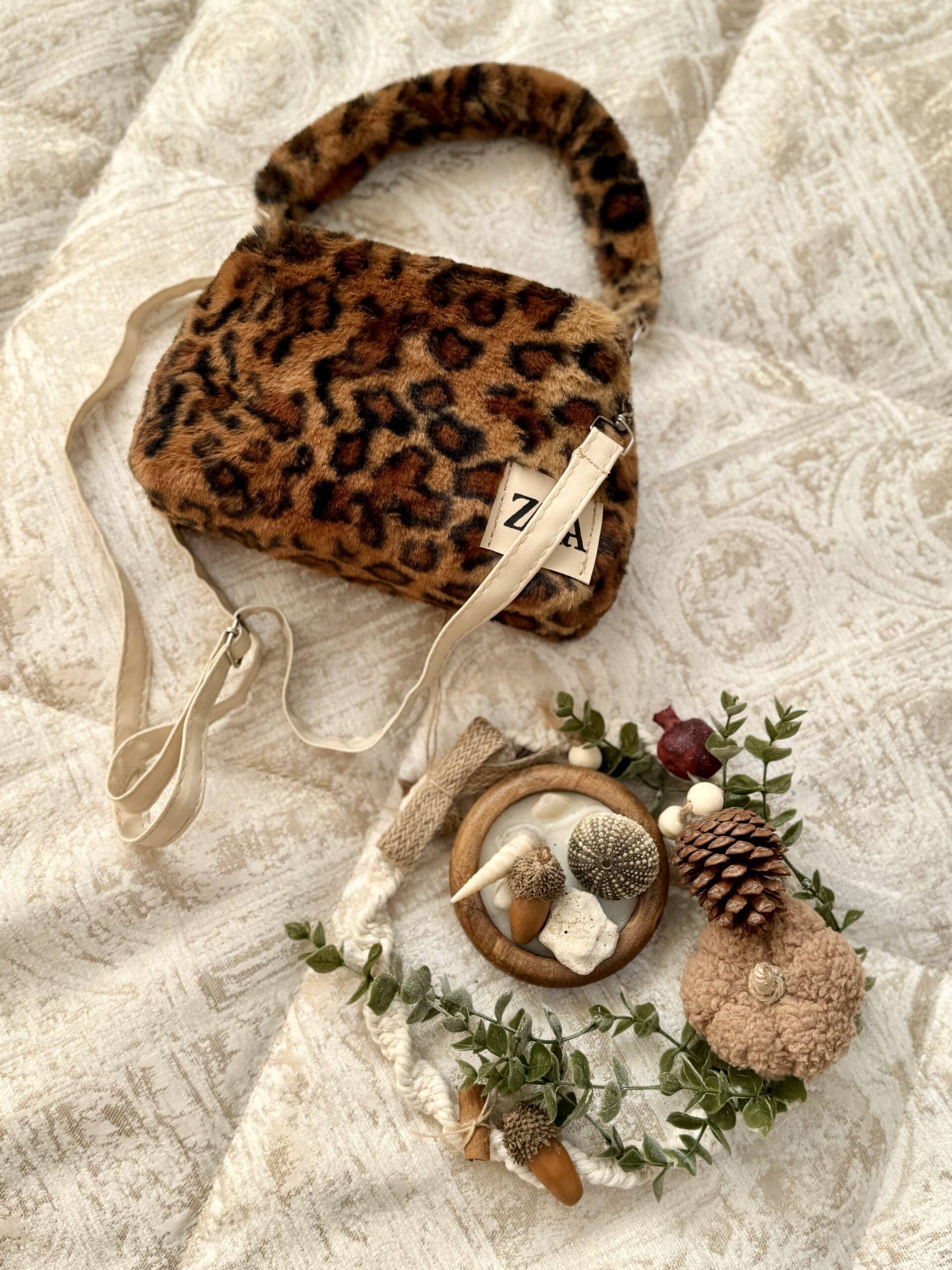 IMG_20241216_224025 کیف خز طرح پلنگی کد:3003 - Image 1