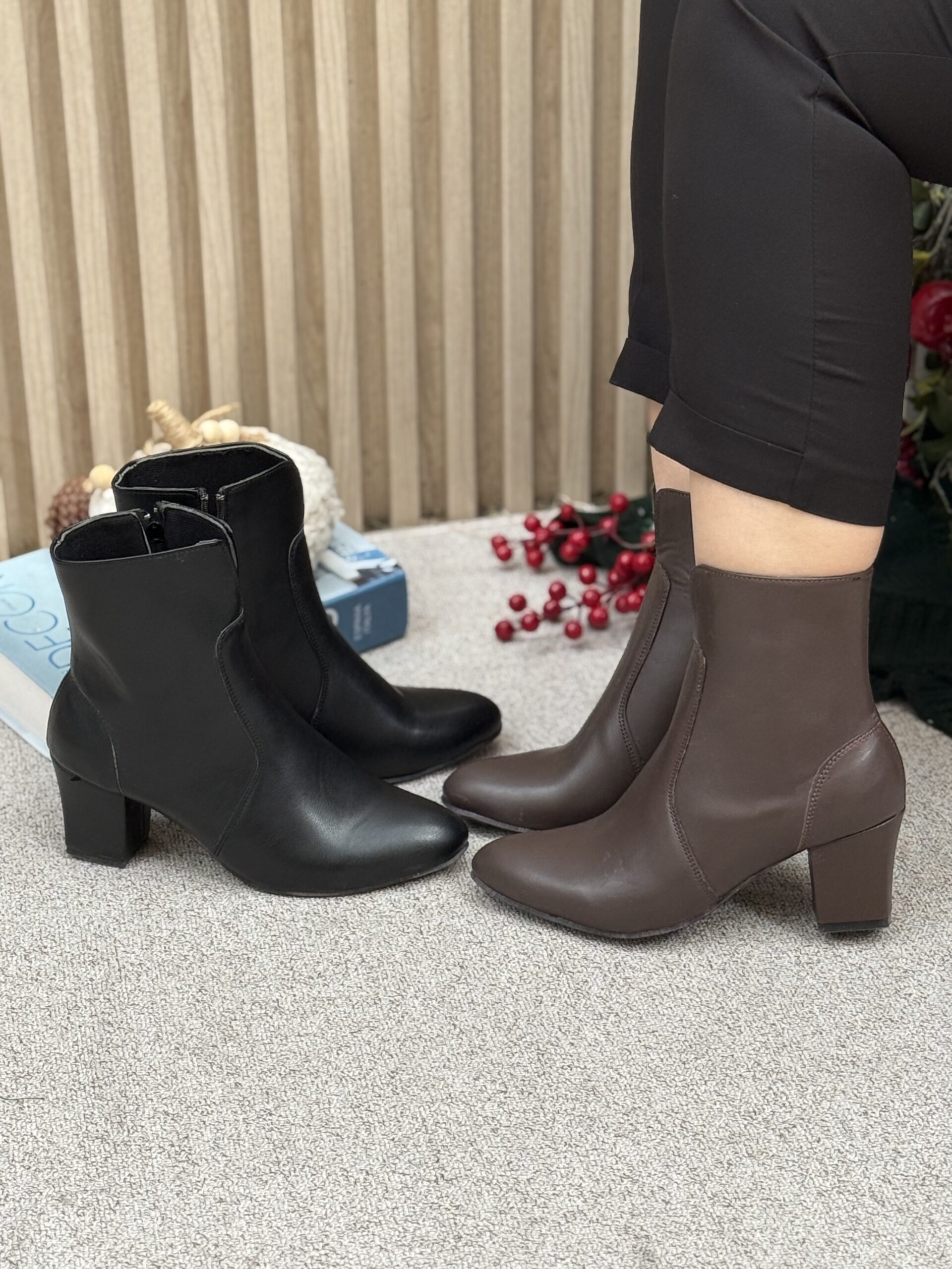 IMG_3904 نیمبوت پاشنه دار ترنم - Image 1